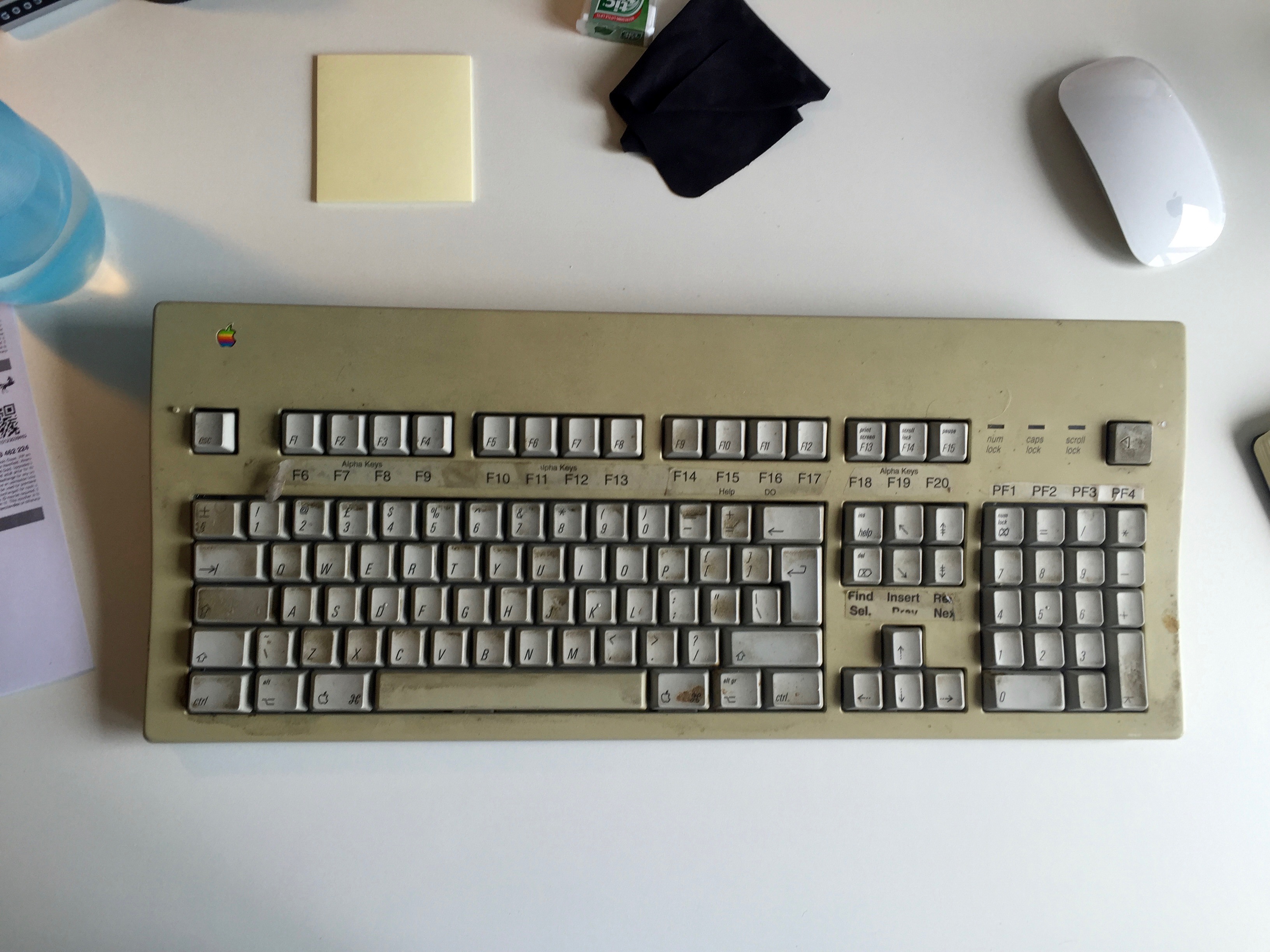 cleaning apple keyboard with numeric keypad